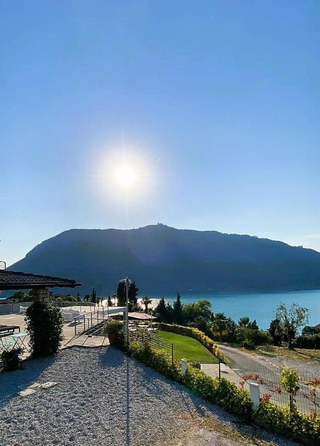 Vela Di Soleville Camere Con E Senza Vista Lago Con Ristorante & Pizzeria Sale Marasino Eksteriør bilde